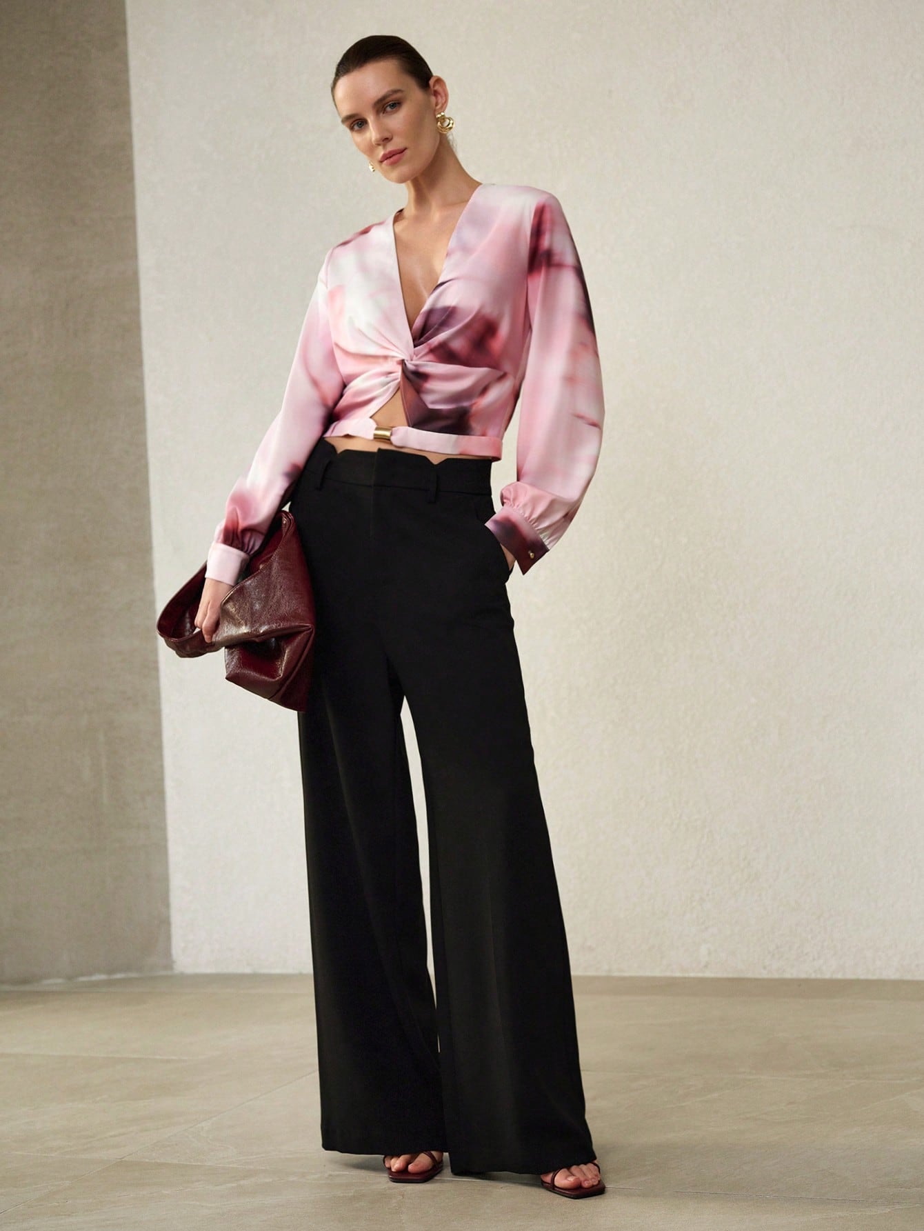 CM-TS477941 Women Elegant Seoul Style V-Neck Ruched Lantern Sleeve Printed Tight Hem Top