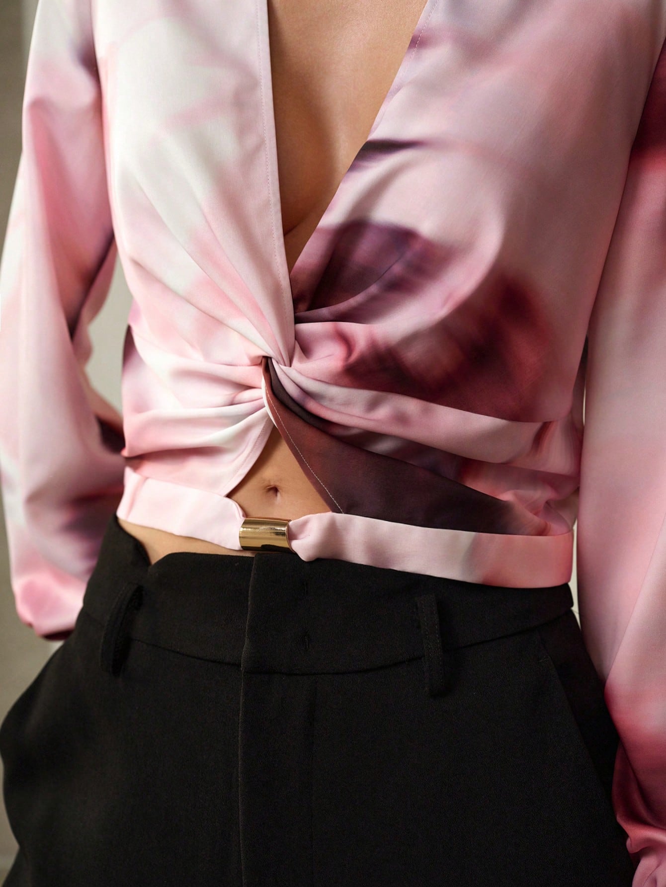 CM-TS477941 Women Elegant Seoul Style V-Neck Ruched Lantern Sleeve Printed Tight Hem Top