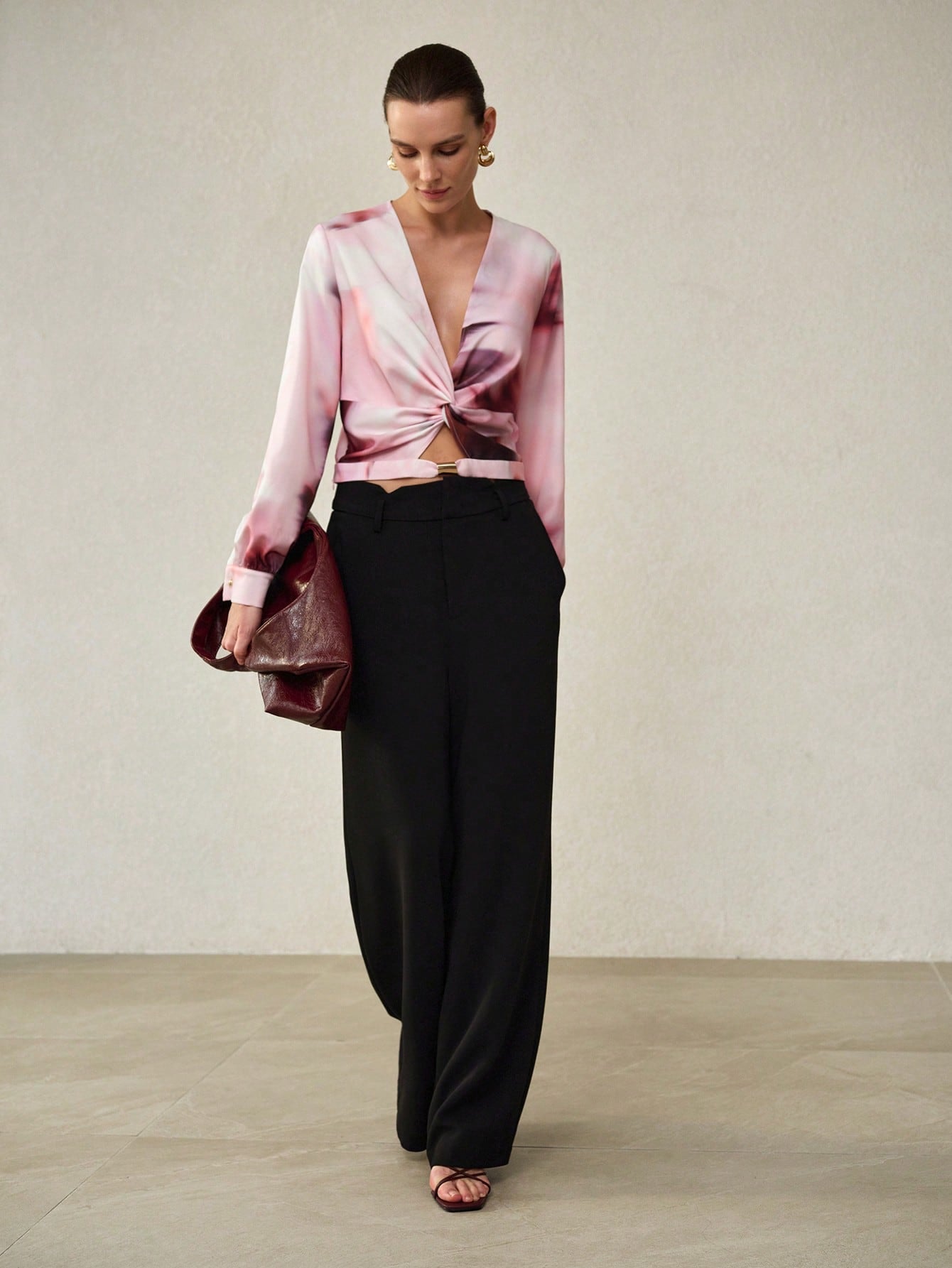 CM-TS477941 Women Elegant Seoul Style V-Neck Ruched Lantern Sleeve Printed Tight Hem Top