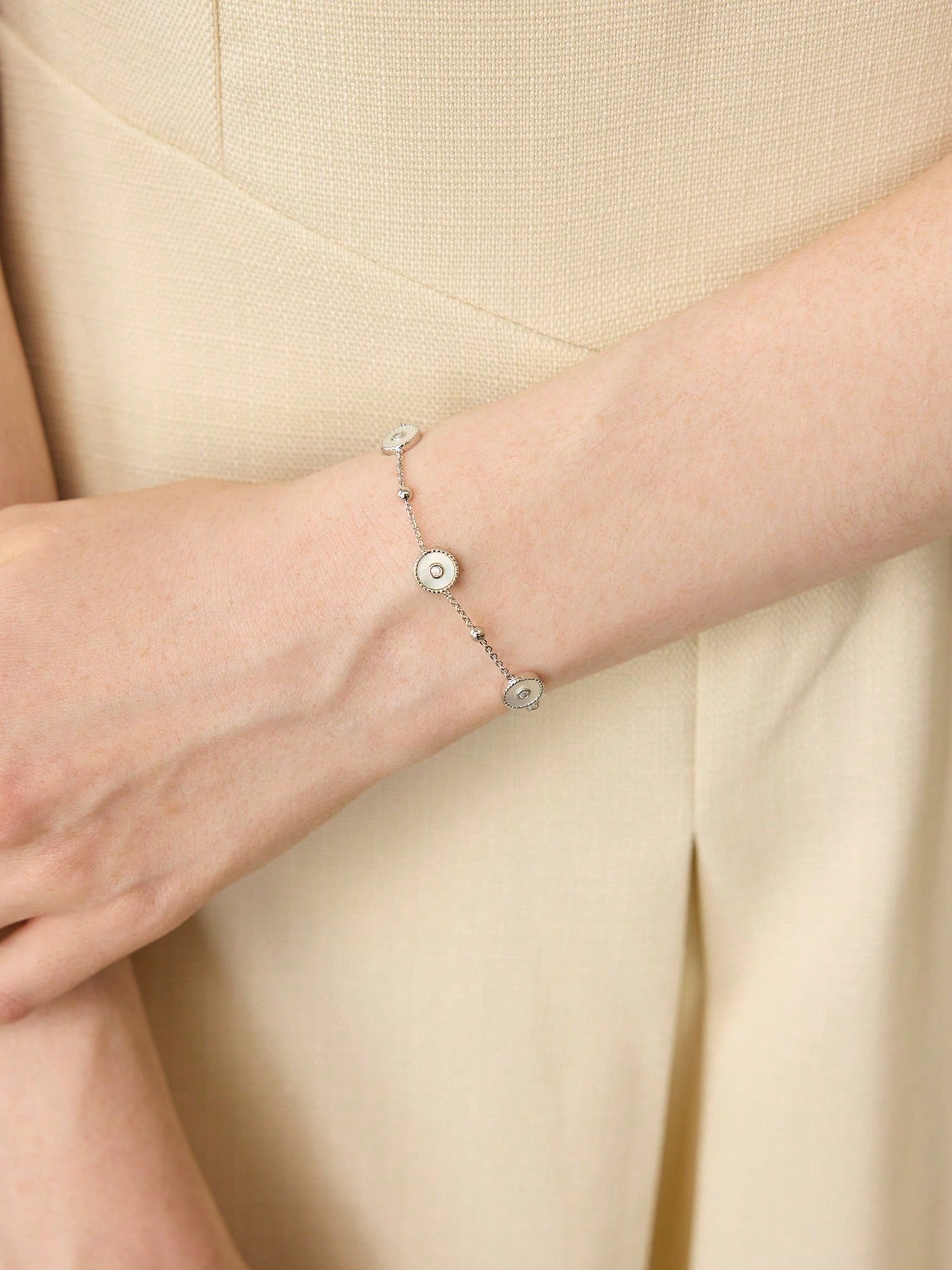 CM-AXS722281 Women Trendy Seoul Style Round Shell Bracelet - Silver