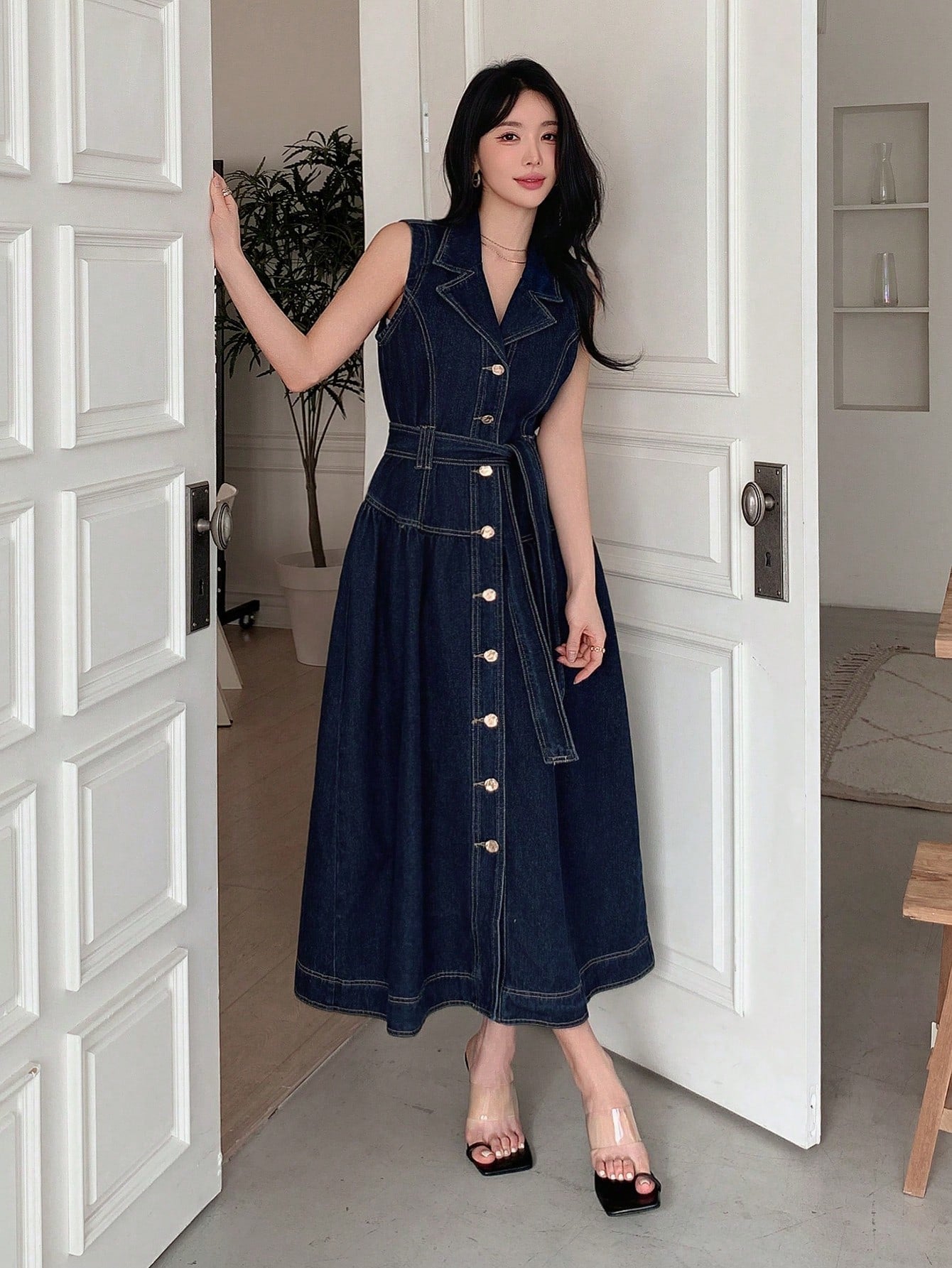 CM-DS672568 Women Casual Seoul Style Dark Wash Lapel Sleeveless Single-Breasted High Waist Long Denim Dress