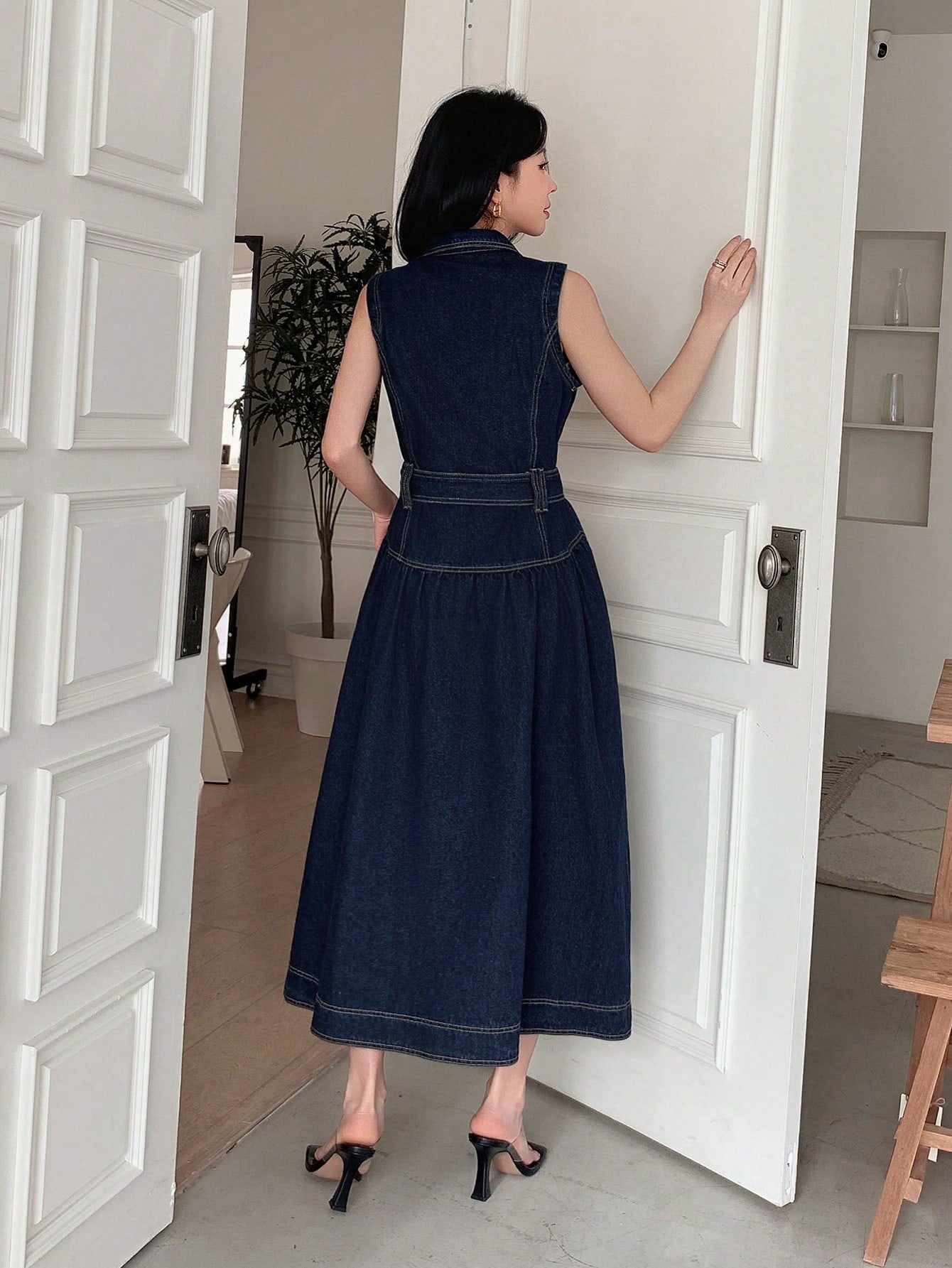 CM-DS672568 Women Casual Seoul Style Dark Wash Lapel Sleeveless Single-Breasted High Waist Long Denim Dress