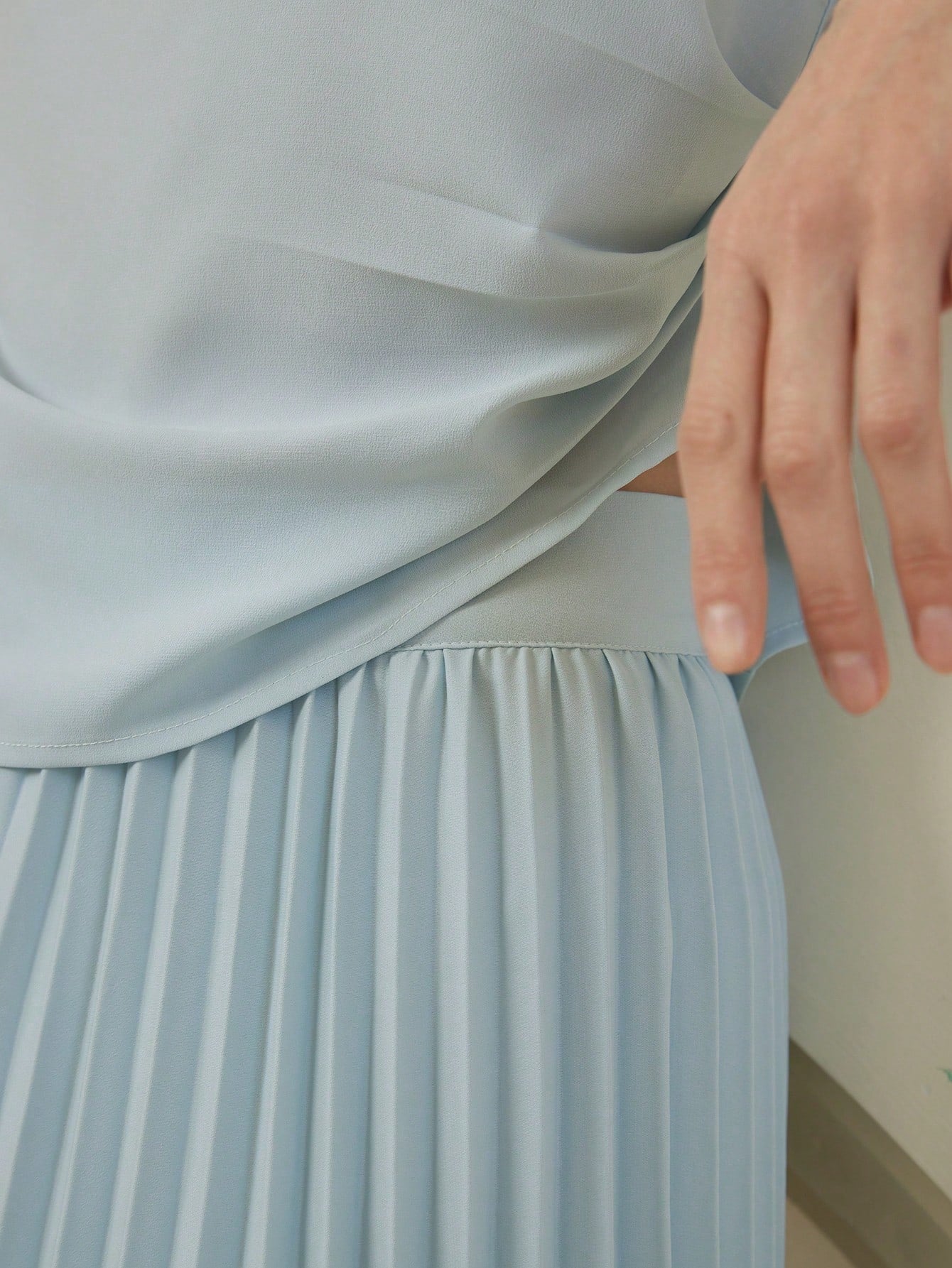 CM-SS467117 Women Elegant Seoul Style Stand Collar Short Sleeve Top With Pleated Skirt - Set