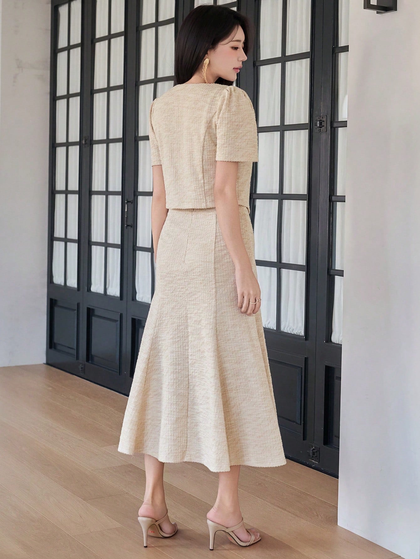 CM-SS455851 Women Elegant Seoul Style Solid Color Round Neck Puff Sleeve Blouse With Fish Tail Hem Skirt - Set