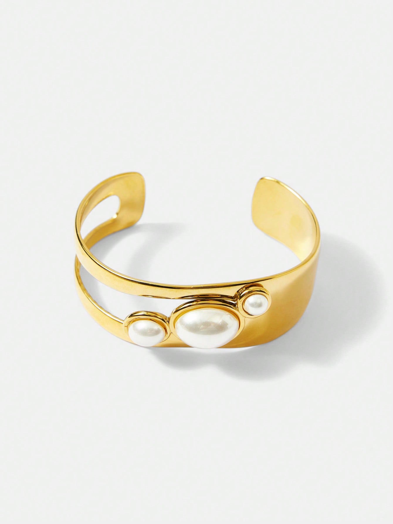 CM-AXS188644 Women Trendy Seoul Style 18K Gold-Plated Pearl Stainless Steel Bracelet