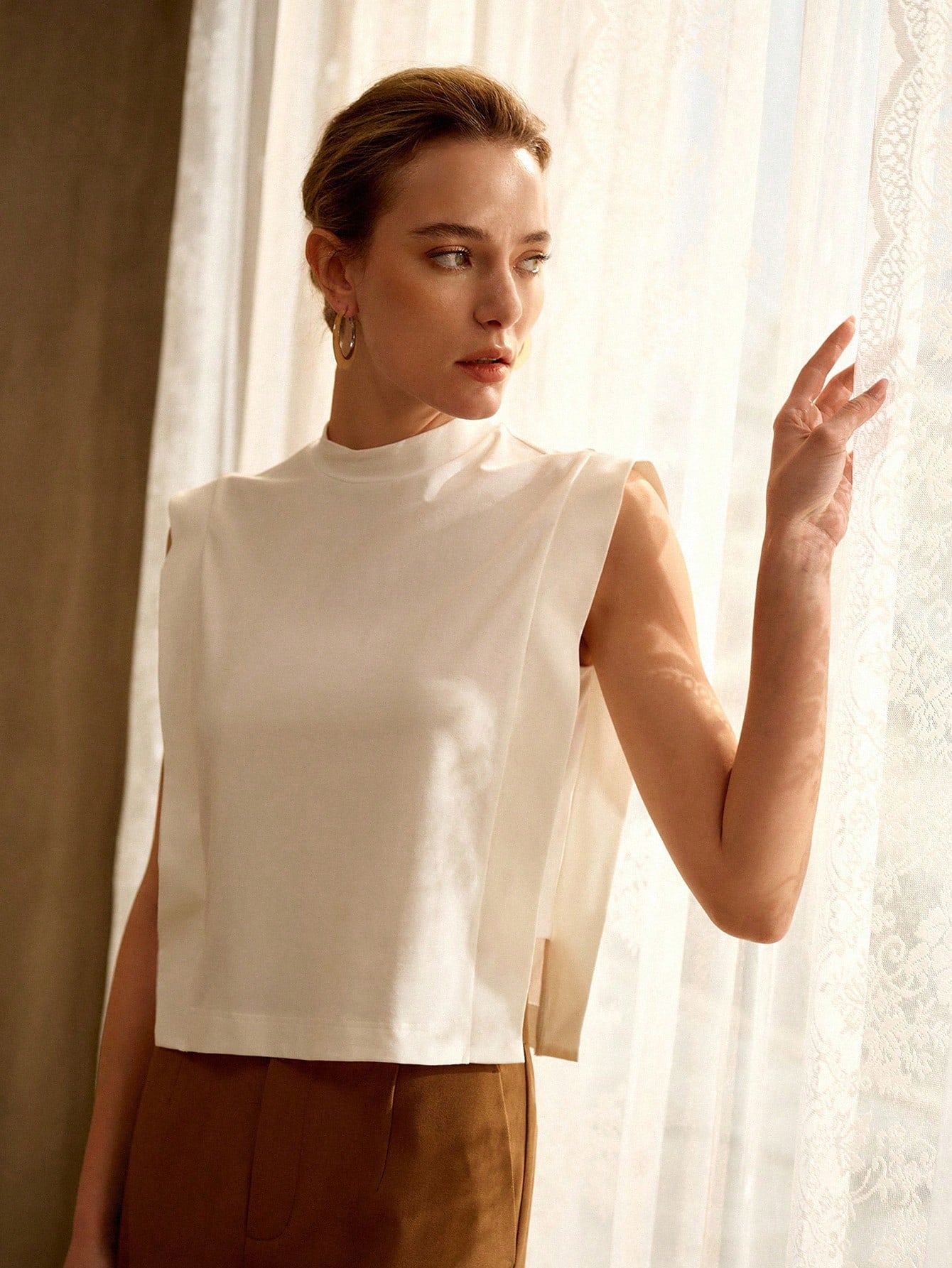 CM-TS545034 Women Elegant European Style Stand Collar Sleeveless Knit Tank Top - White