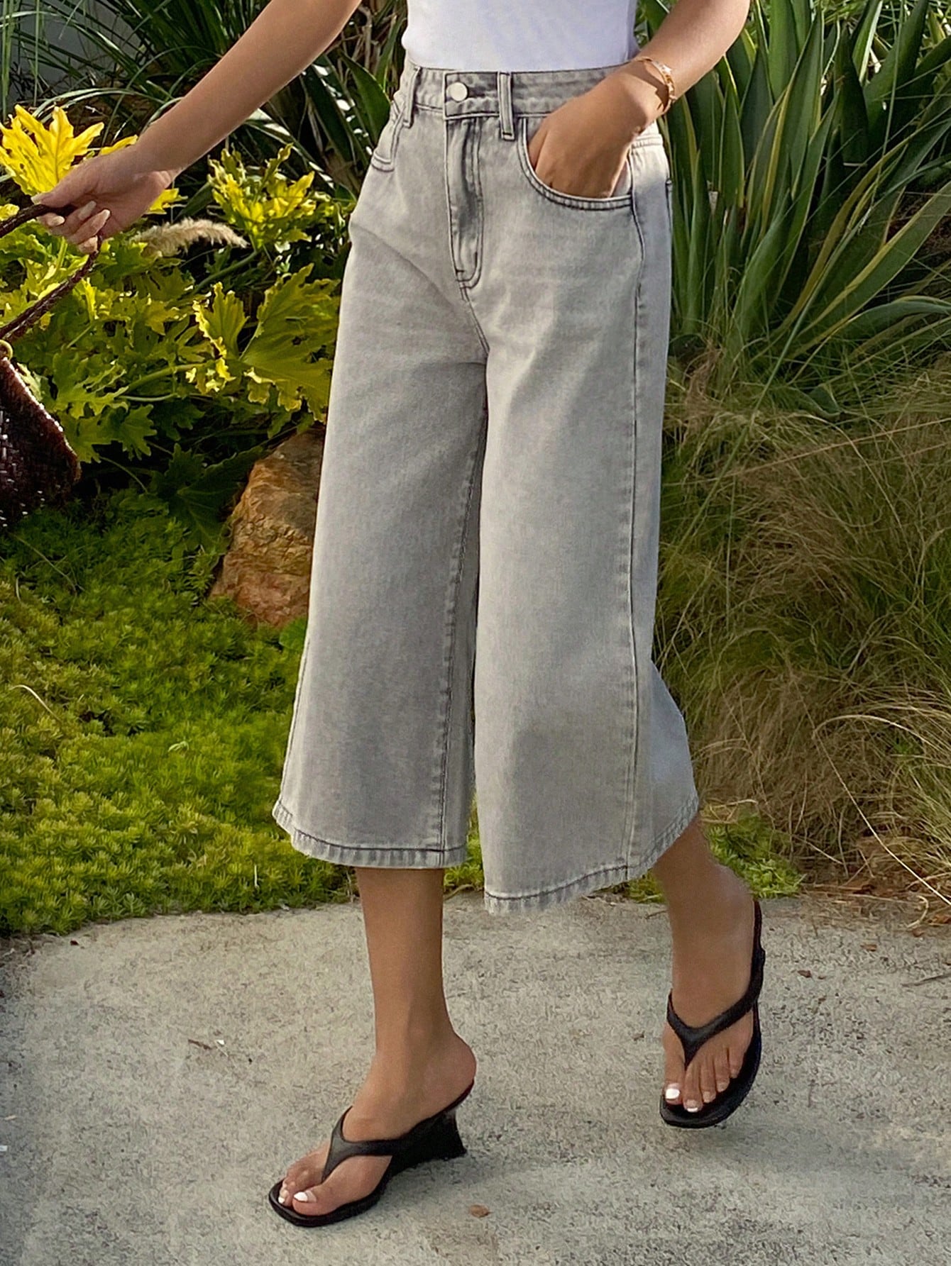 CM-BS440477 Women Casual Seoul Style Mid-Waist Capri Loose Jeans Jorts - Gray