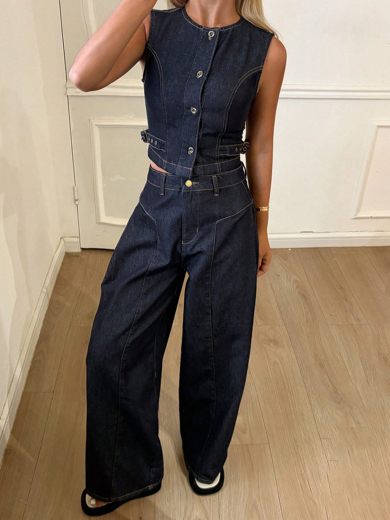 CM-SS511982 Women Casual Seoul Style Round Neck Sleeveless Short Denim Vest With Jeans - Set