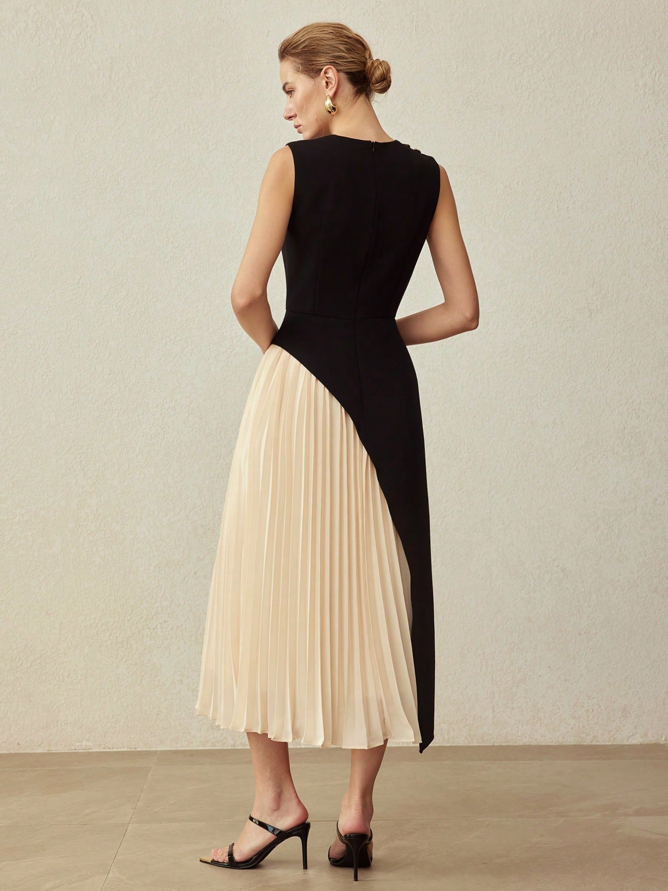 CM-DS881090 Women Elegant Seoul Style Round Neck Sleeveless Colorblock Pleated A-Line Dress