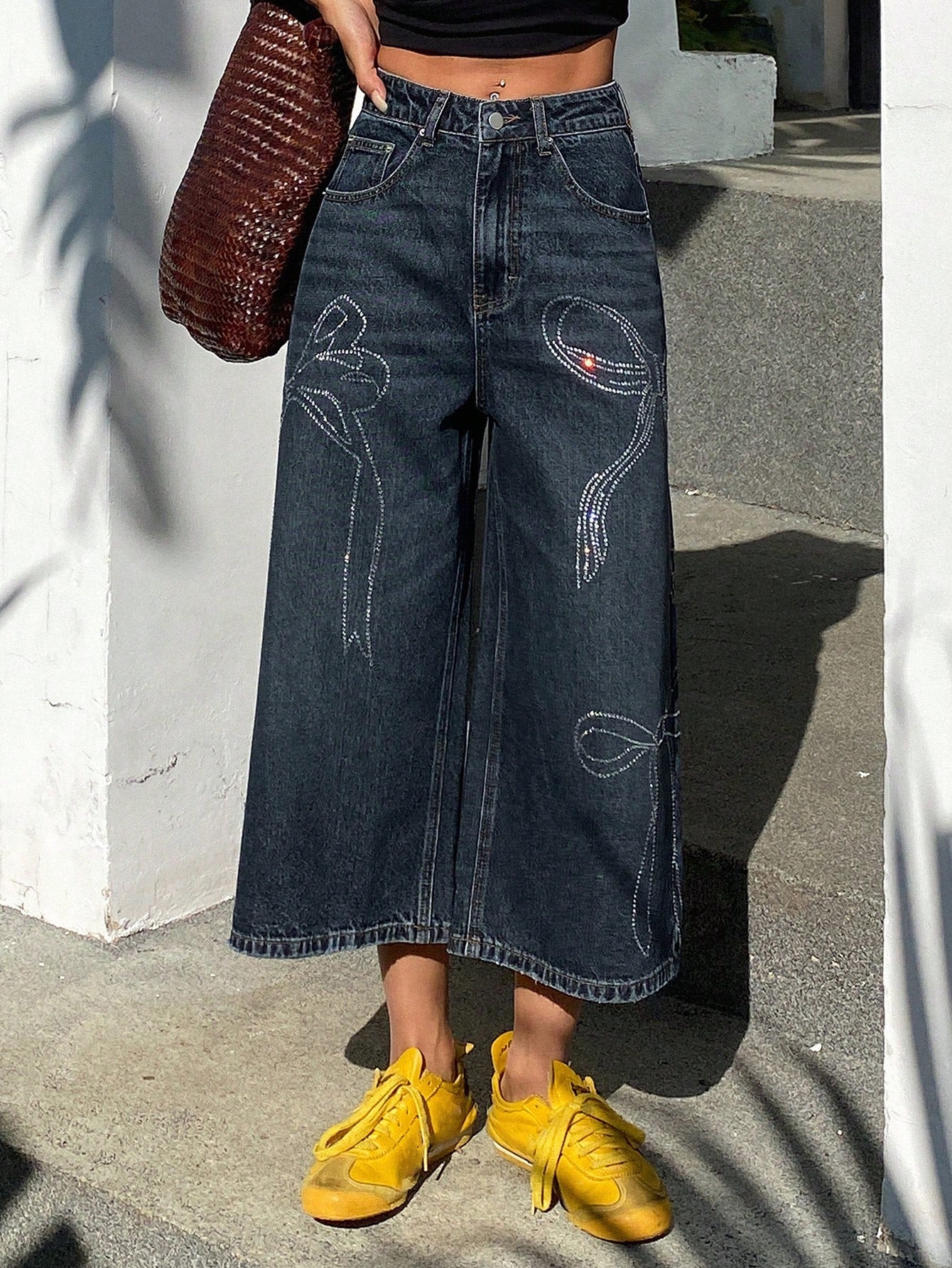 CM-BS111004 Women Casual Seoul Style Medium Wash Mid-Waist 3/4 Rhinestone Embellished Straight Leg Jeans
