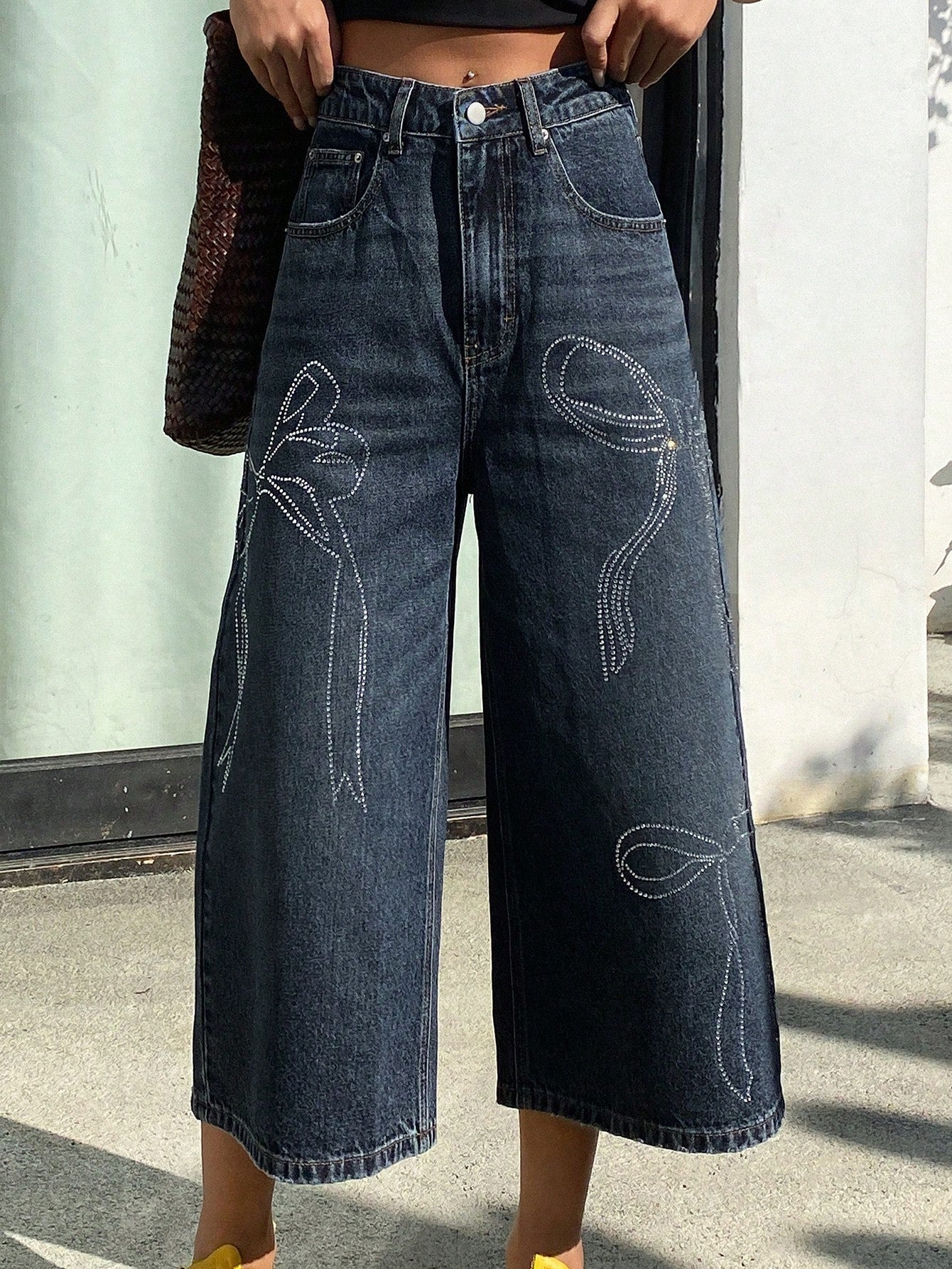 CM-BS111004 Women Casual Seoul Style Medium Wash Mid-Waist 3/4 Rhinestone Embellished Straight Leg Jeans
