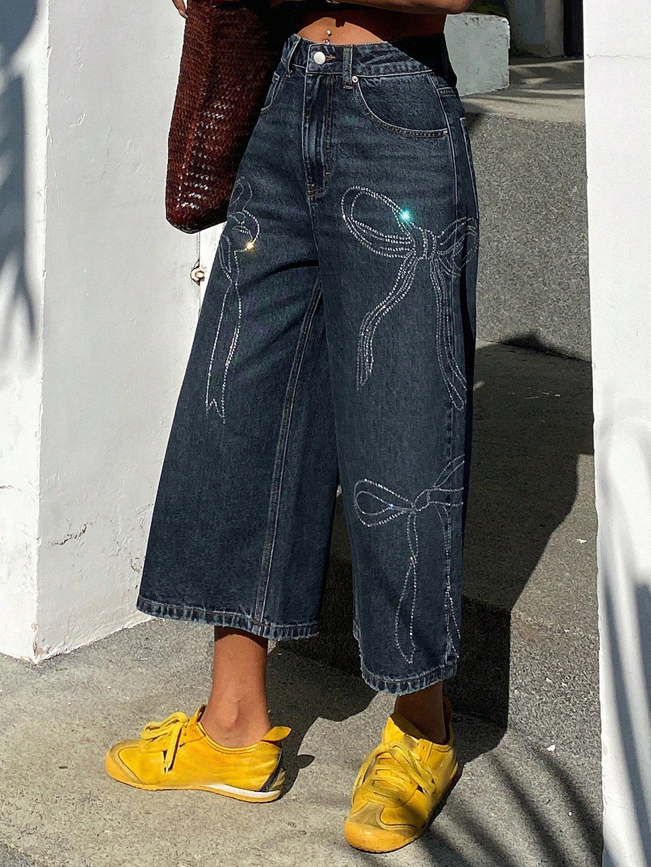 CM-BS111004 Women Casual Seoul Style Medium Wash Mid-Waist 3/4 Rhinestone Embellished Straight Leg Jeans