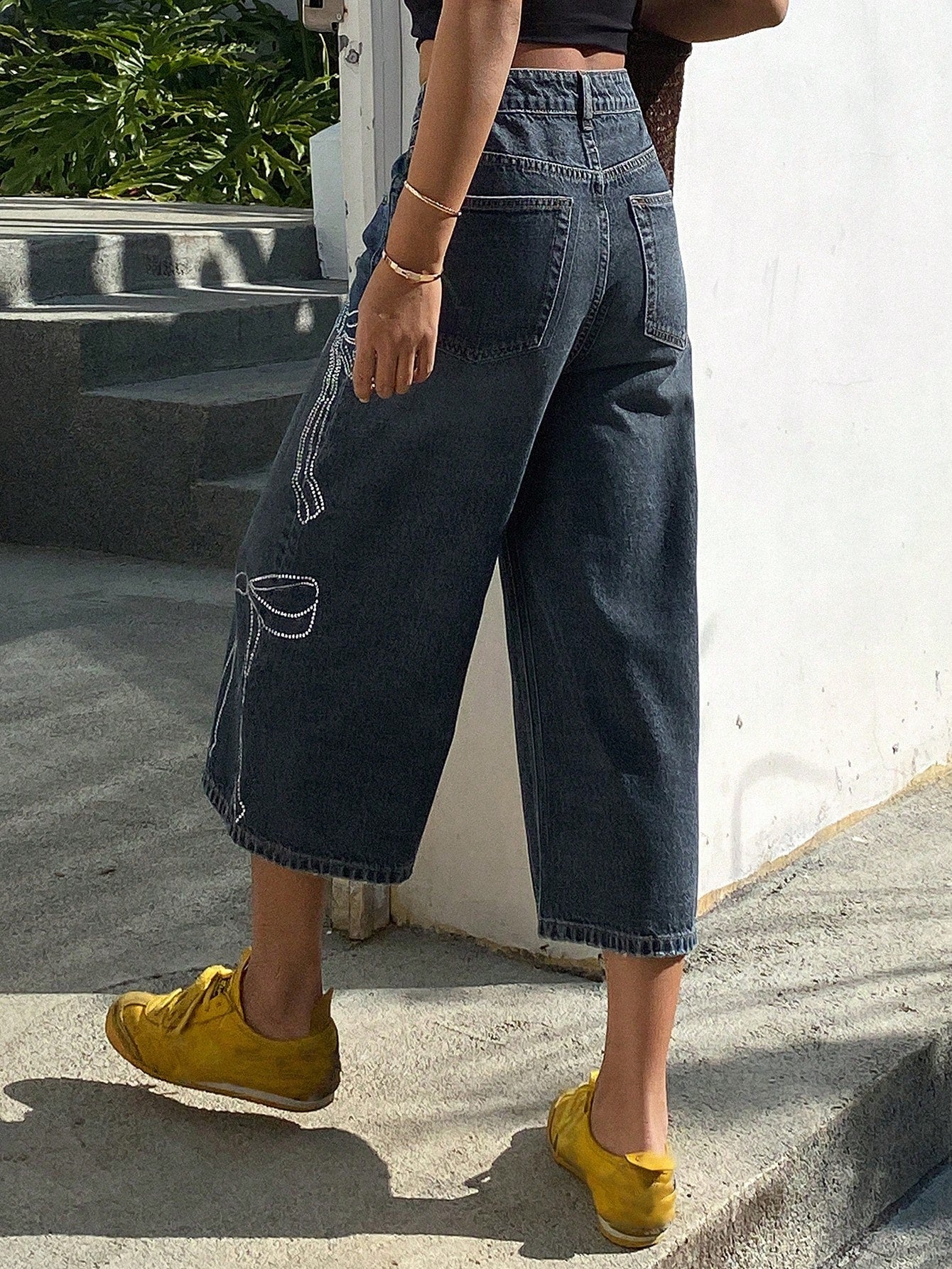CM-BS111004 Women Casual Seoul Style Medium Wash Mid-Waist 3/4 Rhinestone Embellished Straight Leg Jeans