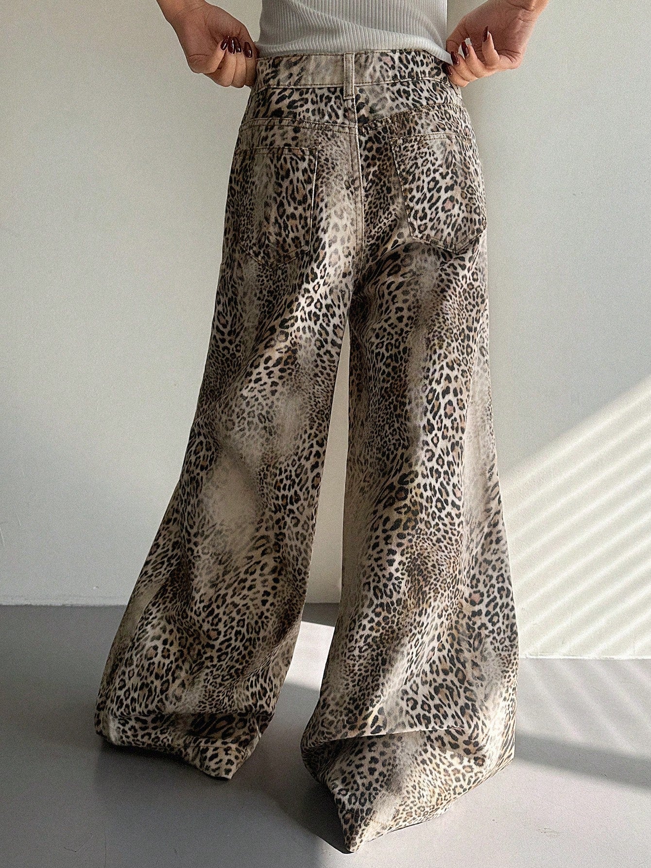 CM-BS449237 Women Casual Seoul Style Mid Waist Leopard Print Floral Wide Leg Jeans - Brown