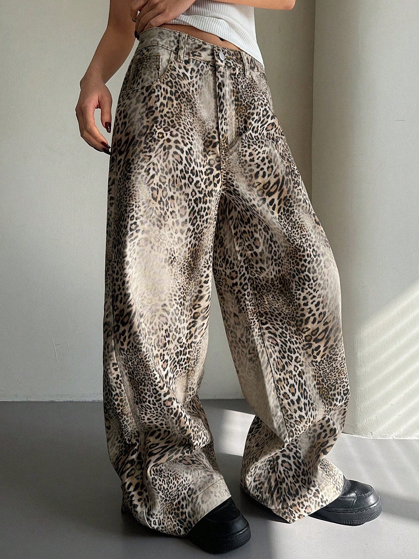 CM-BS449237 Women Casual Seoul Style Mid Waist Leopard Print Floral Wide Leg Jeans - Brown