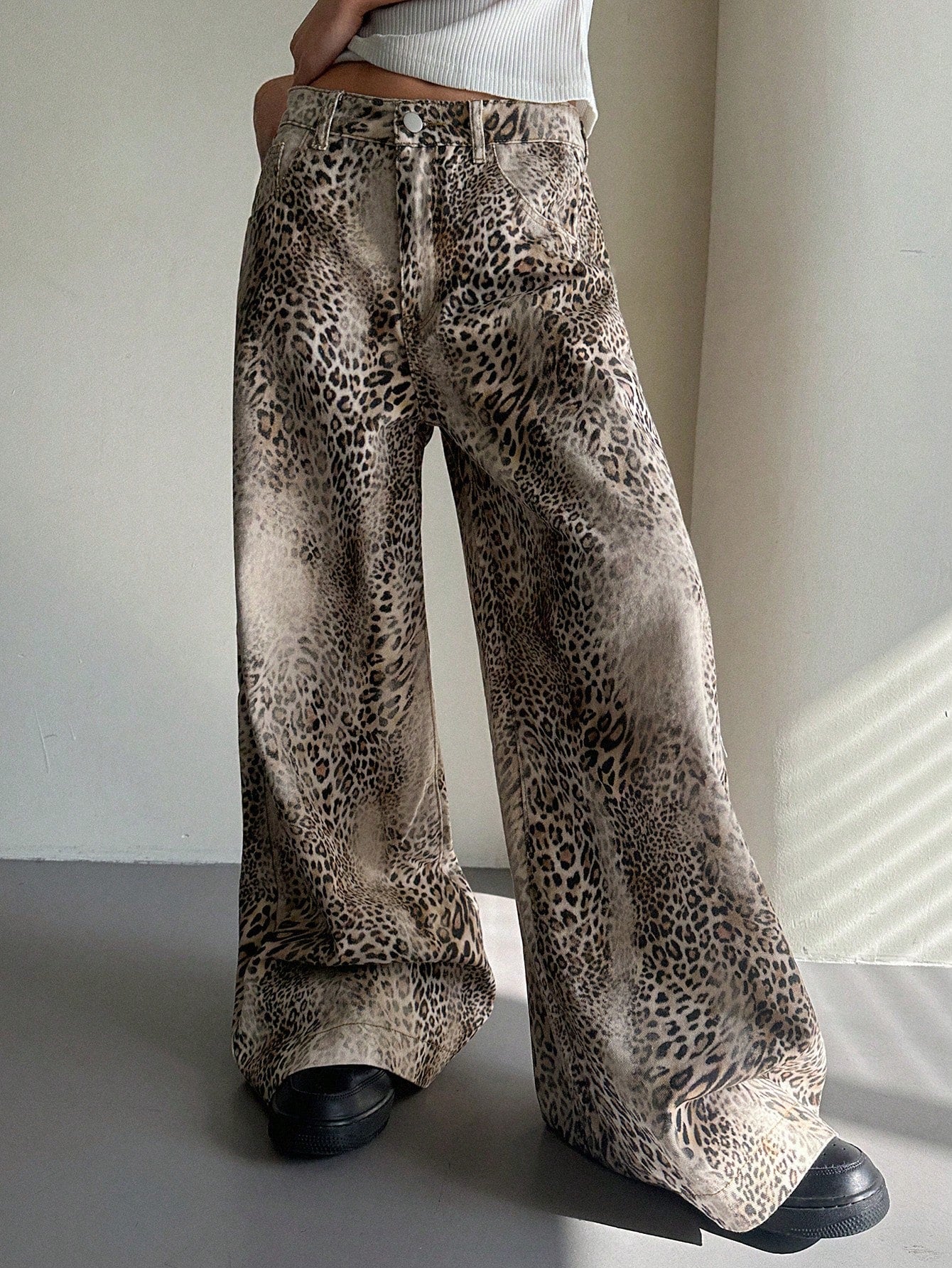 CM-BS449237 Women Casual Seoul Style Mid Waist Leopard Print Floral Wide Leg Jeans - Brown
