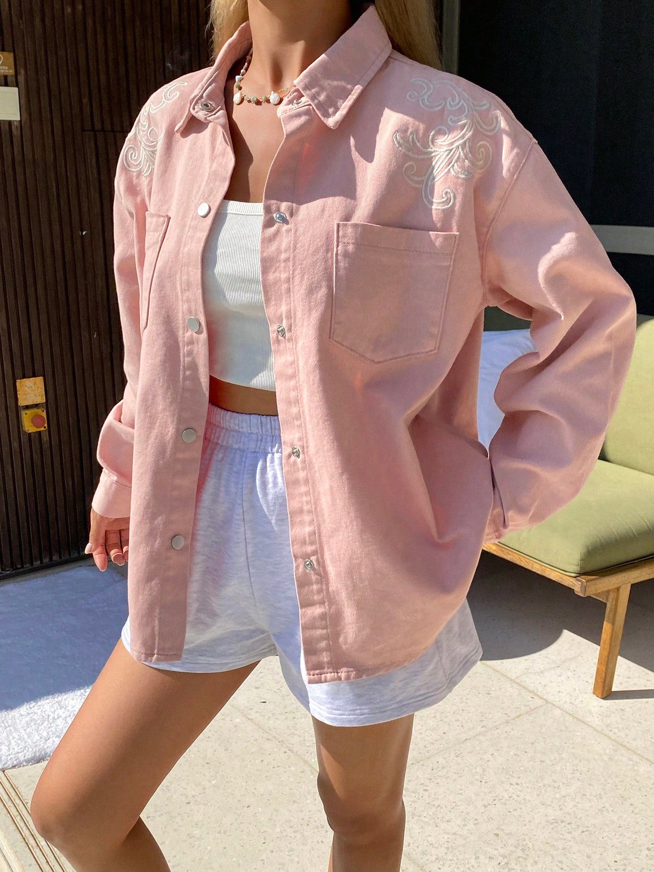 CM-CS685033 Women Casual Seoul Style Turndown Collar Long Sleeve Loose Embroidery Decor Denim Jacket