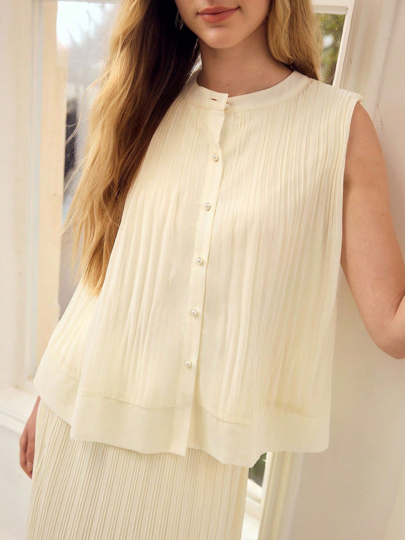 CM-SS837862 Women Elegant Seoul Style Round Neck Pleated Sleeveless Top With Long Skirt - Set