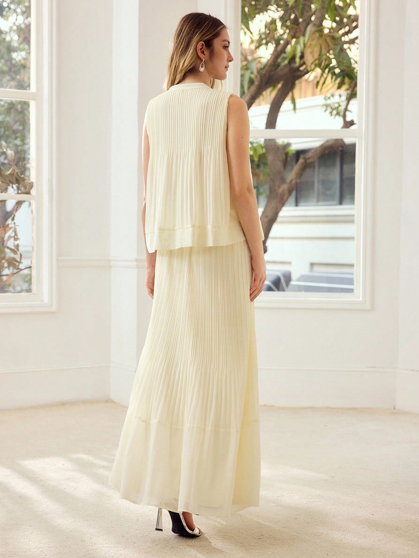 CM-SS837862 Women Elegant Seoul Style Round Neck Pleated Sleeveless Top With Long Skirt - Set