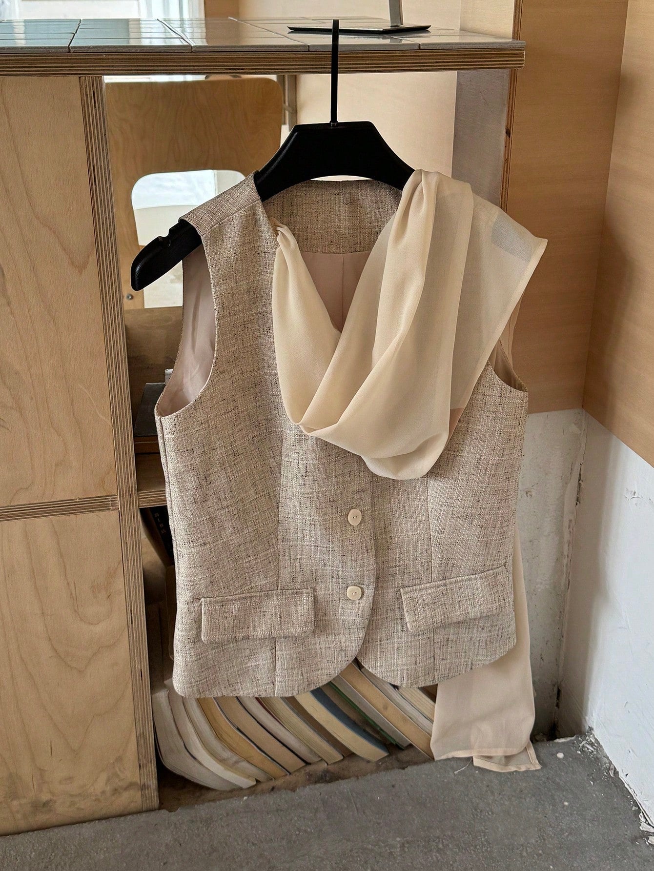 CM-CS724086 Women Elegant Seoul Style V-Neck Sleeveless Patchwork Sleeveless Thin Jacket - Khaki