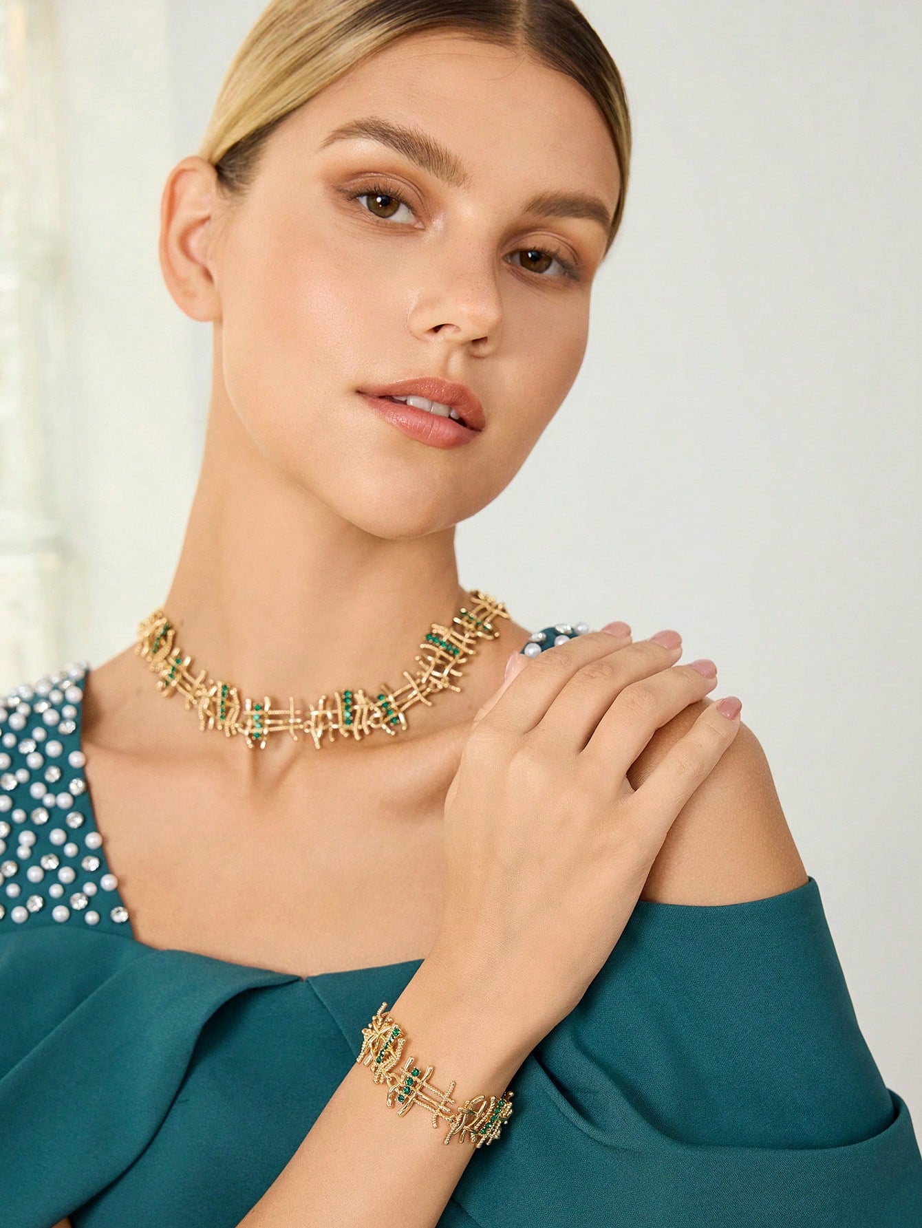 CM-AXS549656 Women Trendy Seoul Style Linear Design Sparkling Rhinestone Necklace - Emerald