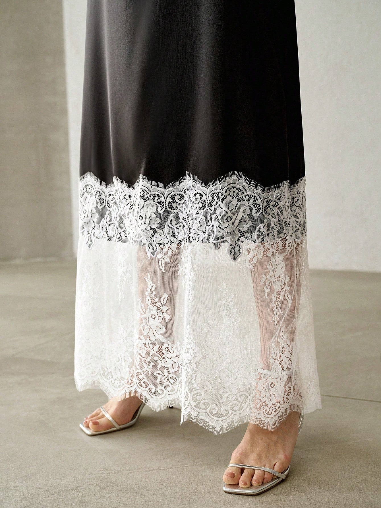 CM-BS064567 Women Elegant Seoul Style Mid Waist Satin Lace Patchwork Contrast Color Skirt - Black