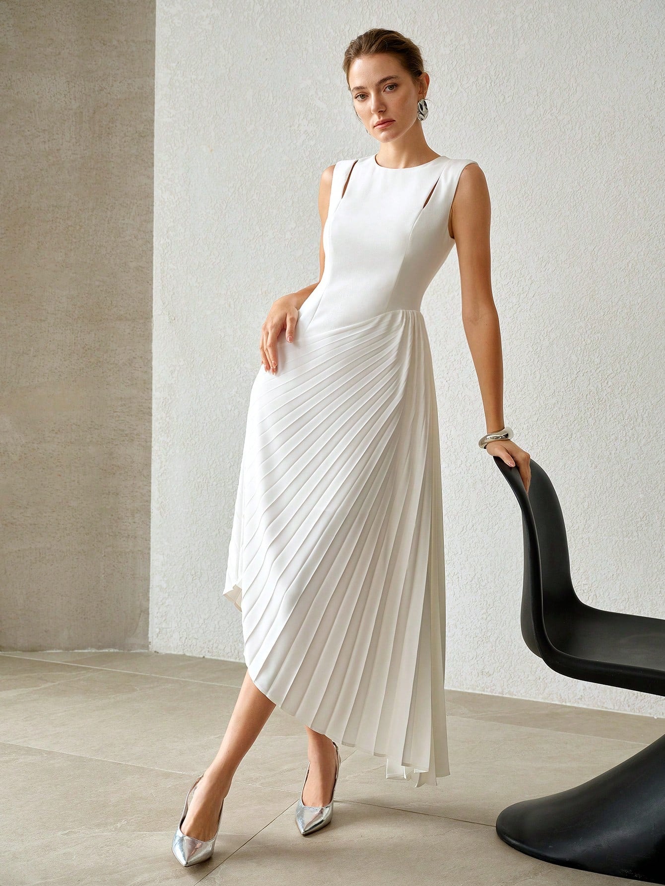 CM-DS131292 Women Elegant Seoul Style Round Neck Sleeveless Cut-Out Asymmetric Hem Pleated Dress - White