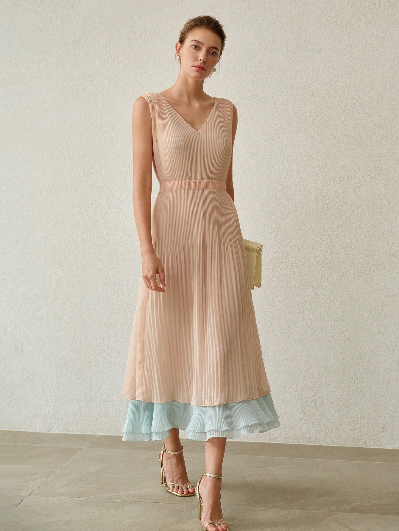 CM-DS415692 Women Elegant Seoul Style V-Neck Sleeveless Gradient Two-Tone Pleated Midi Dress