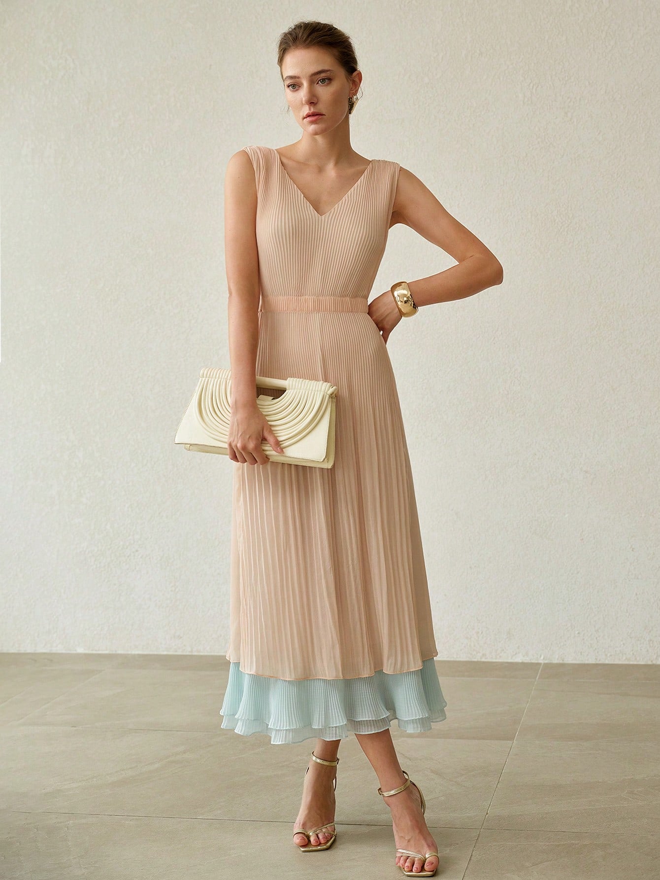 CM-DS415692 Women Elegant Seoul Style V-Neck Sleeveless Gradient Two-Tone Pleated Midi Dress
