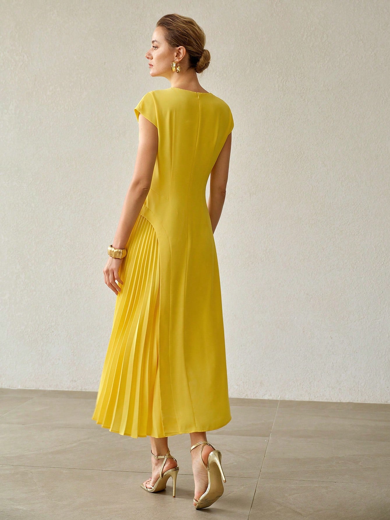 CM-DS063342 Women Elegant Seoul Style Round Neck Short Sleeve Pleated Midi Dress - Yellow