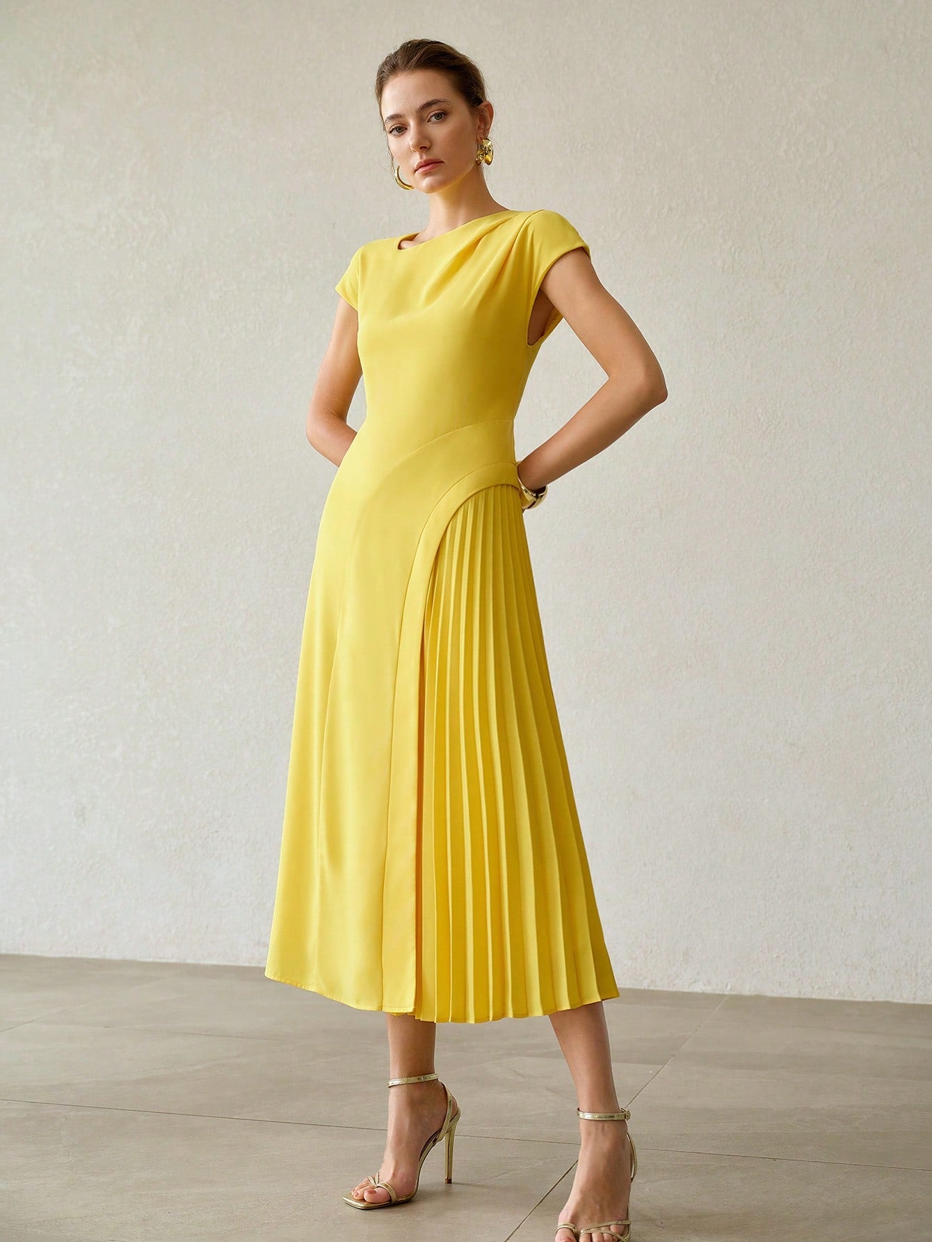 CM-DS063342 Women Elegant Seoul Style Round Neck Short Sleeve Pleated Midi Dress - Yellow