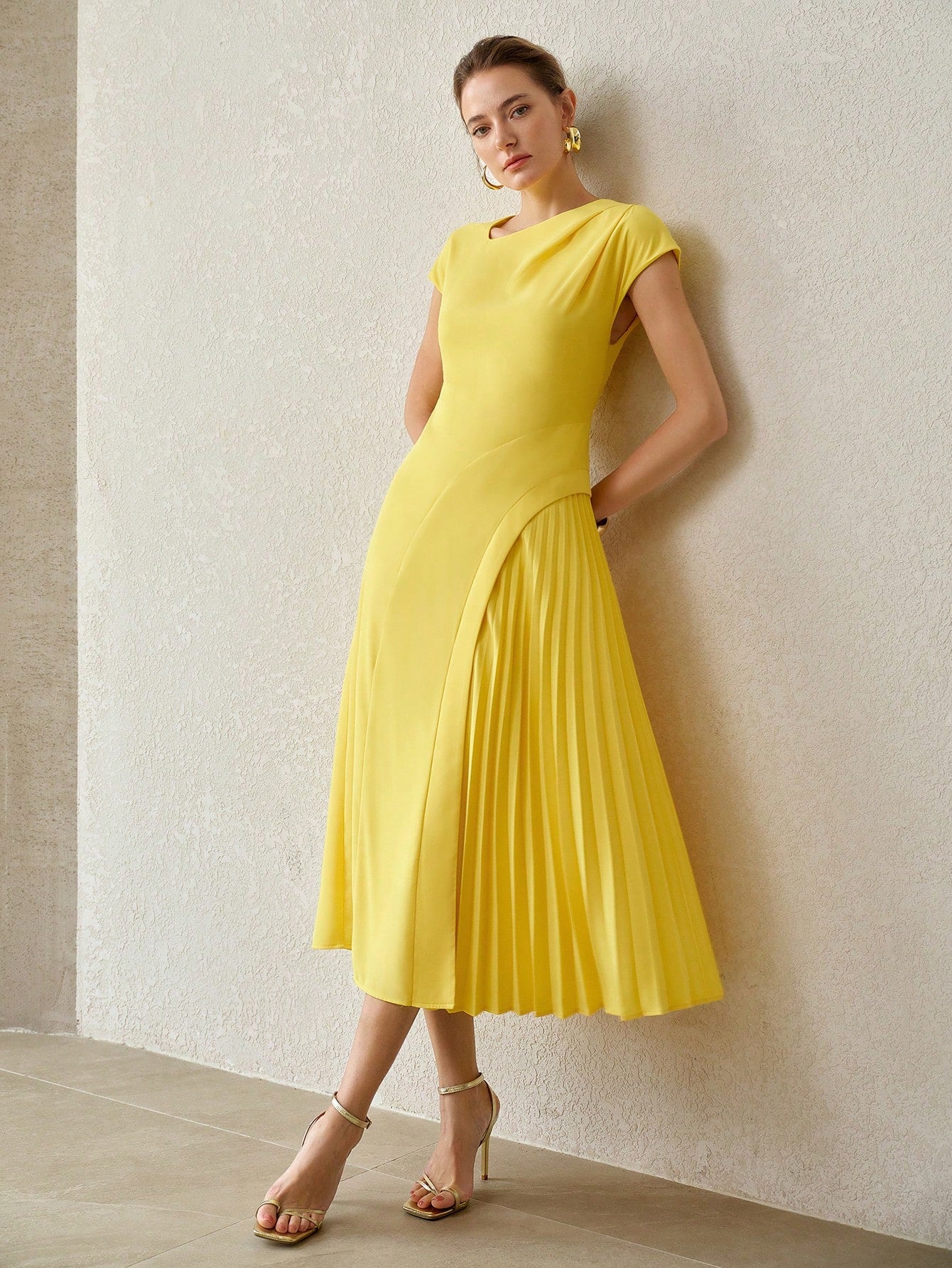 CM-DS063342 Women Elegant Seoul Style Round Neck Short Sleeve Pleated Midi Dress - Yellow