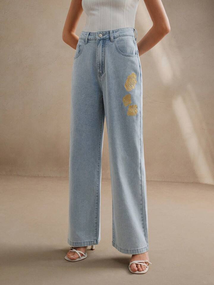 CM-BS511041 Women Casual Seoul Style Floral Embroidered Pockets Straight Leg Jeans - Blue