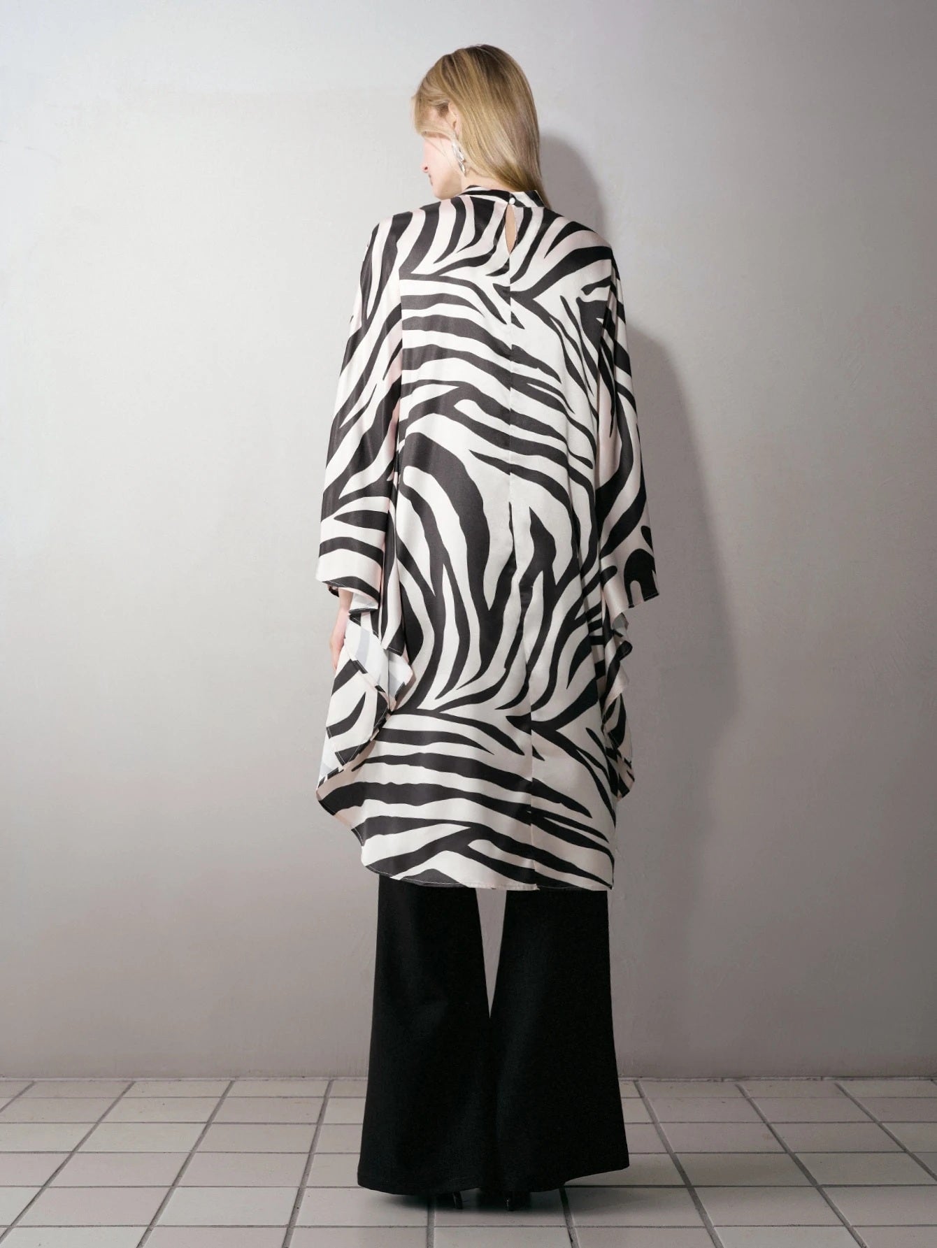 CM-TS801192 Women Elegant Seoul Style Zebfra Striped Print Mock Neck Bell Sleeve Long Top