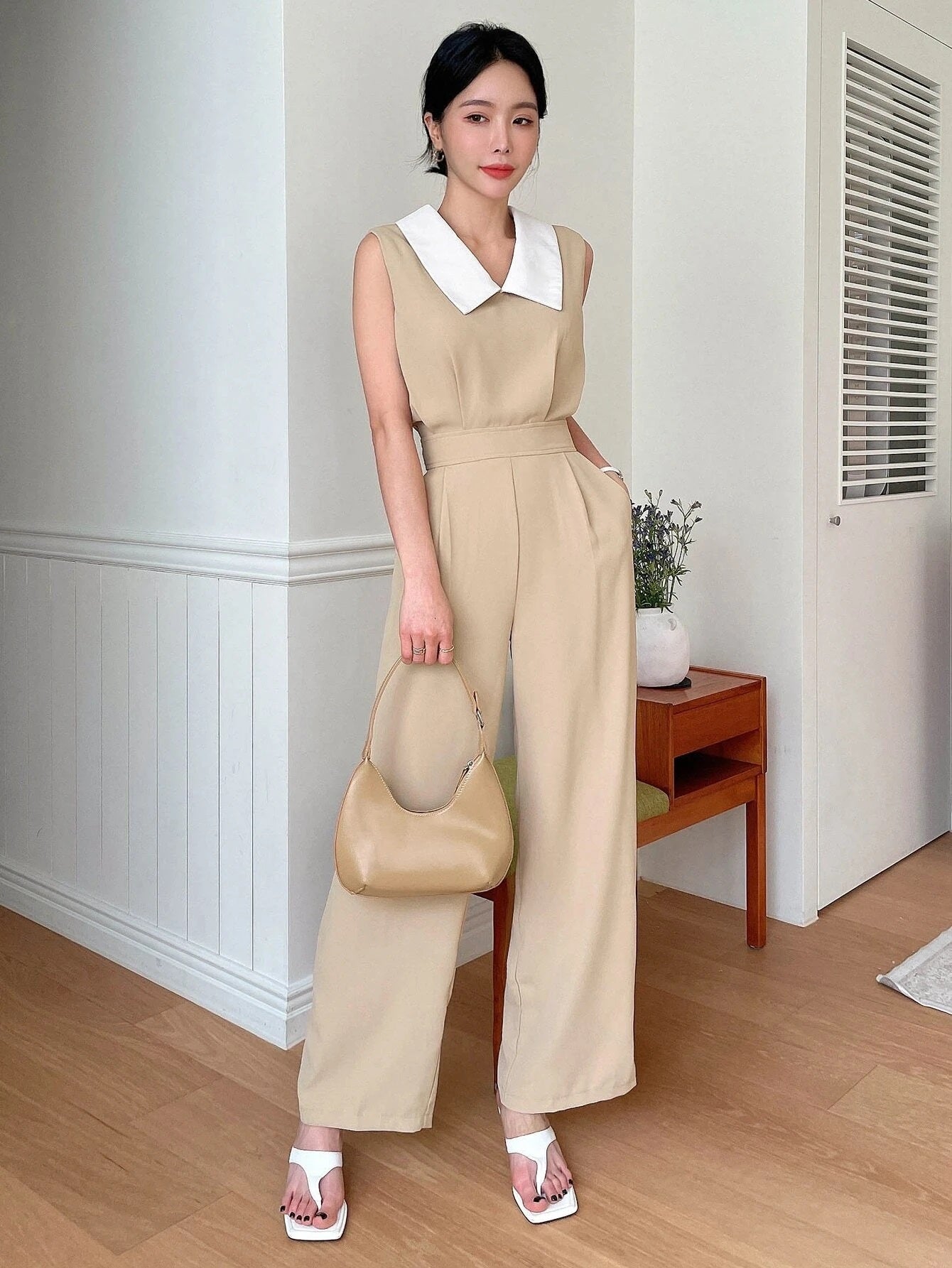 CM-JS050337 Women Casual Seoul Style Contrast Collar Sleeveless Wide Leg Jumpsuit