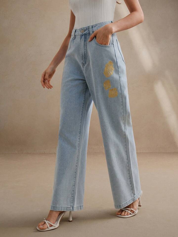 CM-BS511041 Women Casual Seoul Style Floral Embroidered Pockets Straight Leg Jeans - Blue