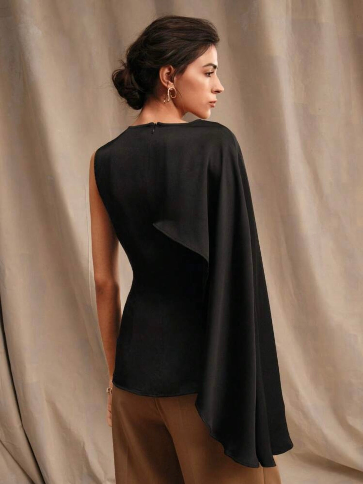 CM-TS321600 Women Elegant Seoul Style Round Neck Solid Color One-Shoulder Shirt - Black