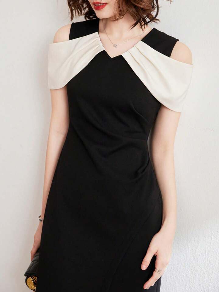 CM-DS716946 Women Elegant Seoul Style V-Neck Sleeveless Colorblock Fitted Midi Dress - Black
