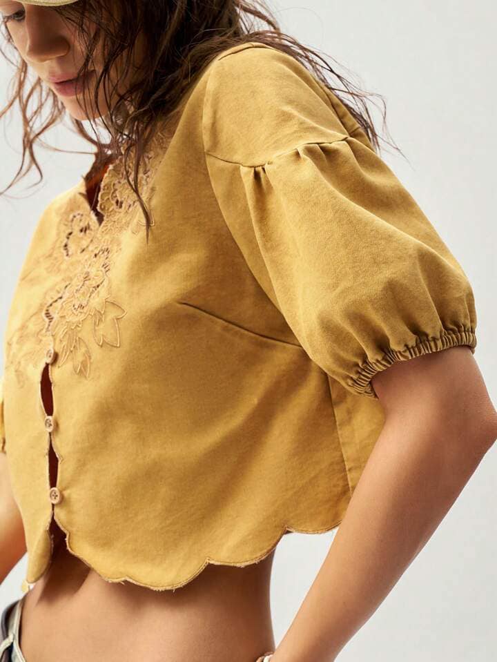 CM-TS430480 Women Trendy Bohemian Style Embroidered Decor V-Neck Short Sleeve Blouse