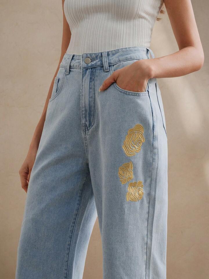 CM-BS511041 Women Casual Seoul Style Floral Embroidered Pockets Straight Leg Jeans - Blue
