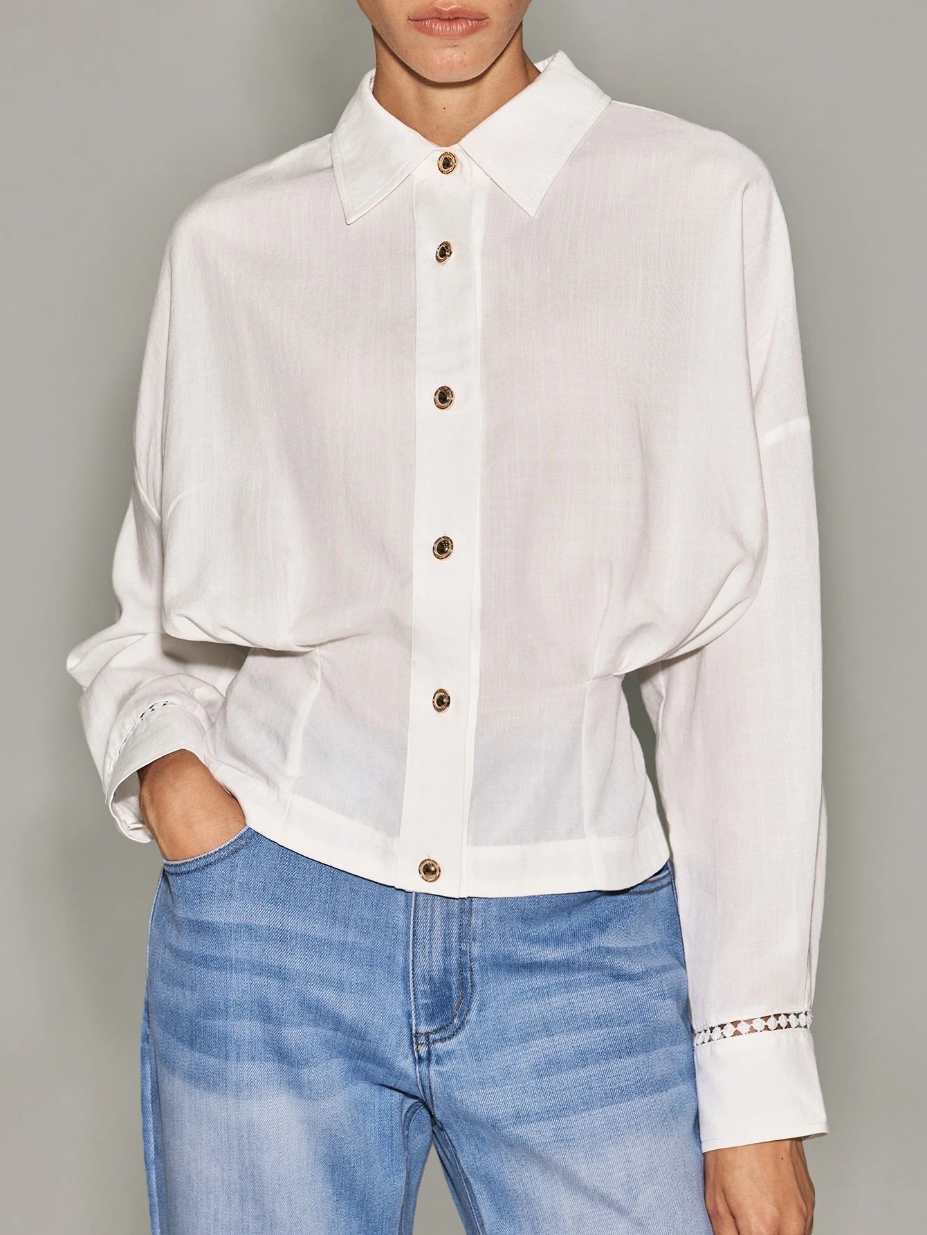 CM-TS973777 Women Elegant Seoul Style Collar Neckline Long Sleeve Patchwork Lace Trim Waist-Cinching Blouse - White