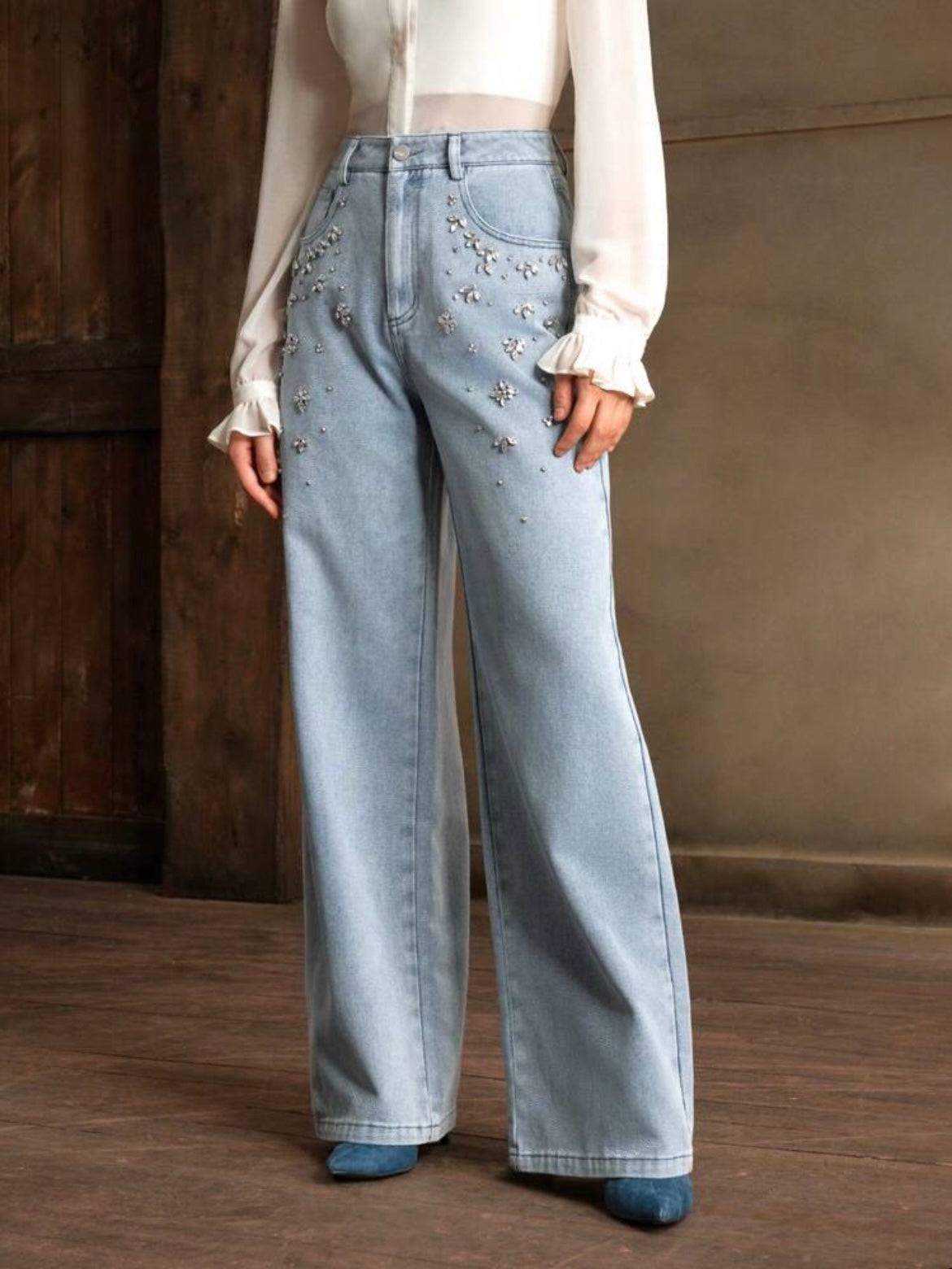CM-BS106565 Women Elegant Seoul Style Light Wash Floral Diamond Decor Wide Leg Jeans