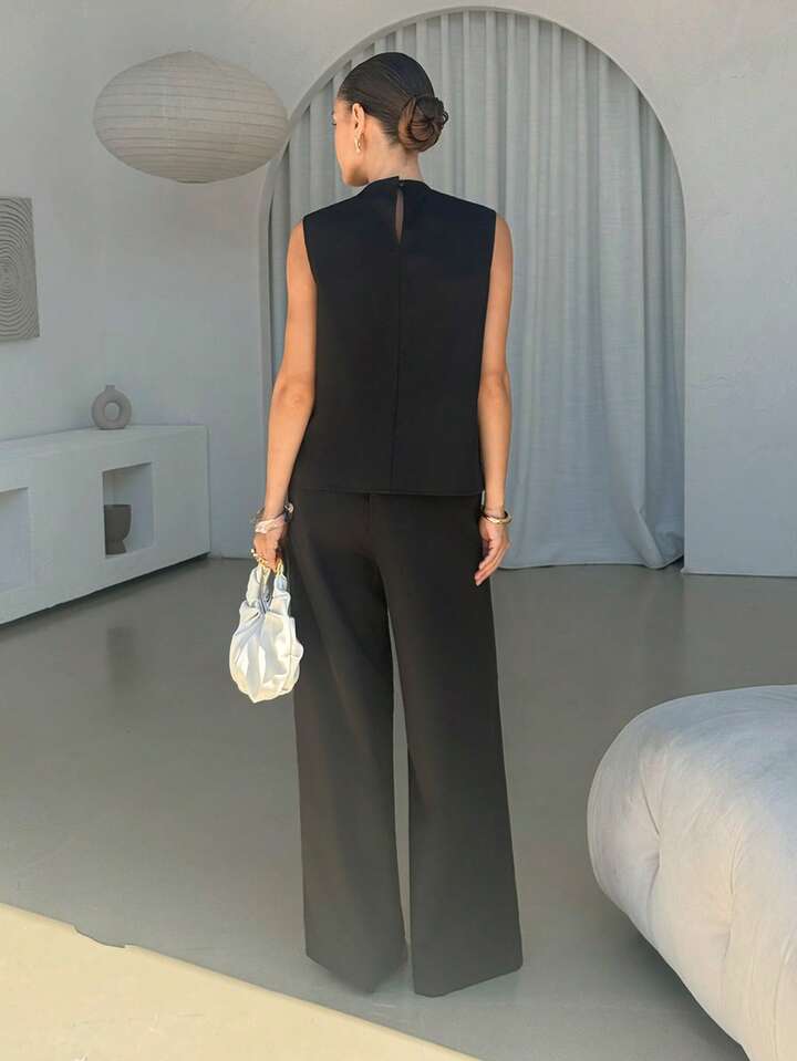 CM-SS712454 Women Elegant Seoul Style Contrast 3D Flora Round Neck Sleeveless Camisole l Top With Pants - Set