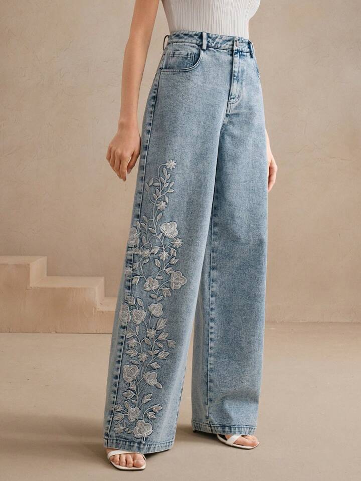 CM-BS147619 Women Casual Seoul Style Floral Embroidery Flared Leg Jeans - Blue