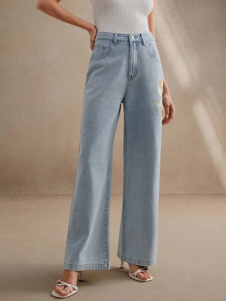 CM-BS511041 Women Casual Seoul Style Floral Embroidered Pockets Straight Leg Jeans - Blue