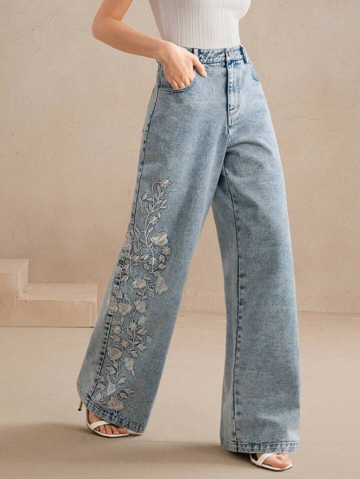 CM-BS147619 Women Casual Seoul Style Floral Embroidery Flared Leg Jeans - Blue