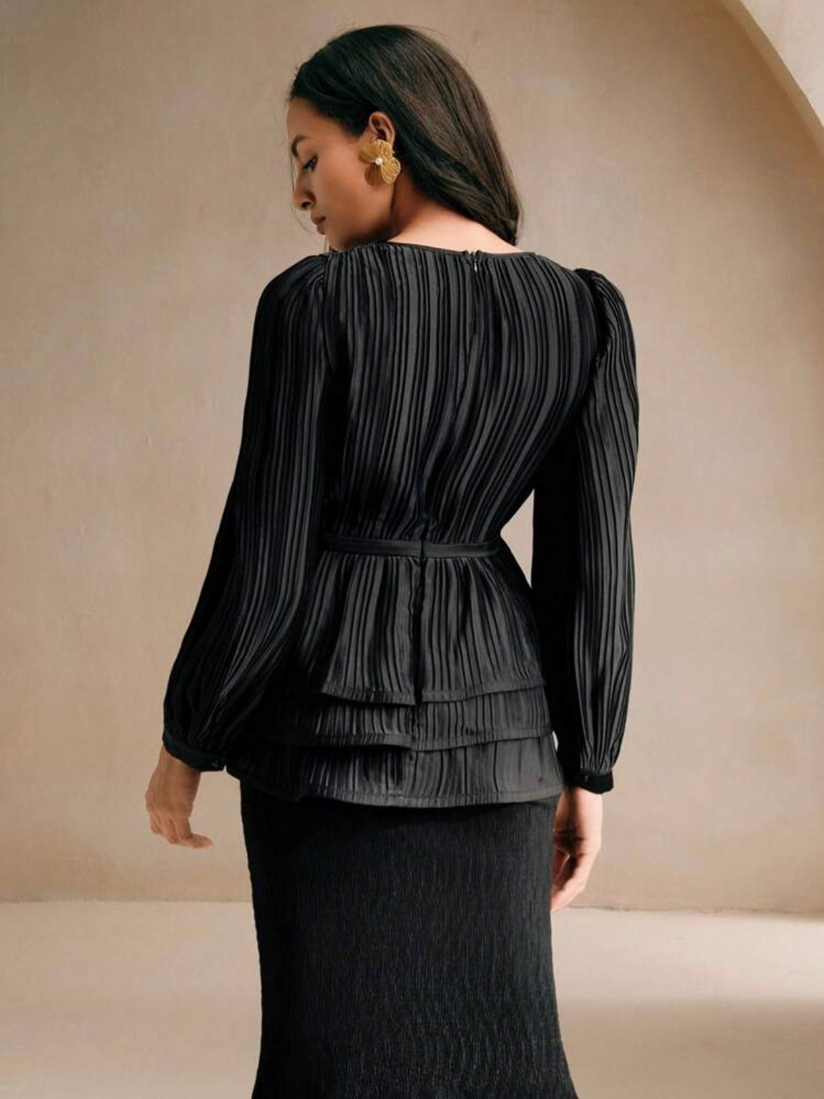 CM-TS222353 Women Elegant Seoul Style Round Neck Pleated Ruffle Hem Long Sleeve Blouse - Black