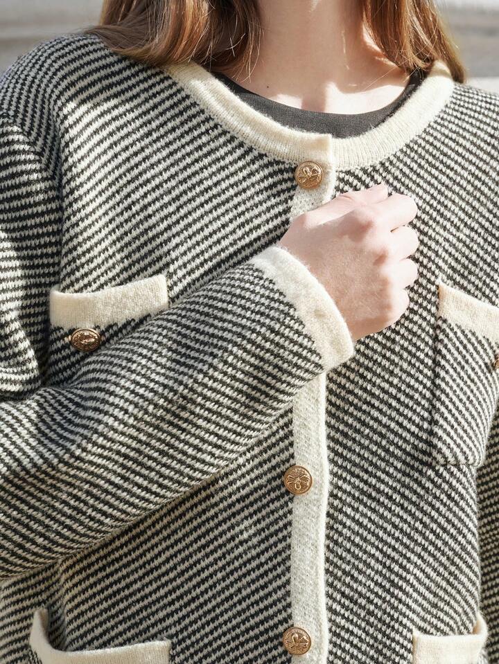 CM-CS171896 Women Casual Seoul Style V-Neck Long Sleeve Twist Floral Button Knitted Cardigan