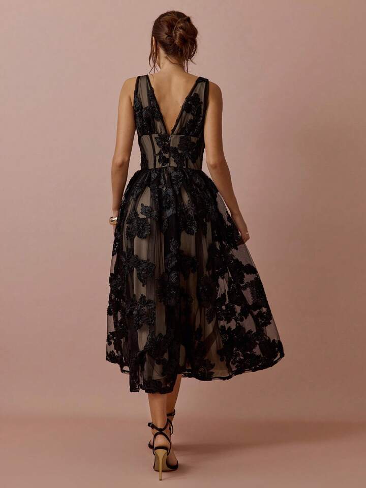CM-DS959969 Women Elegant Seoul Style Exquisite Floral Embroidered Applique Mesh V-Neck Sleeveless Long Dress