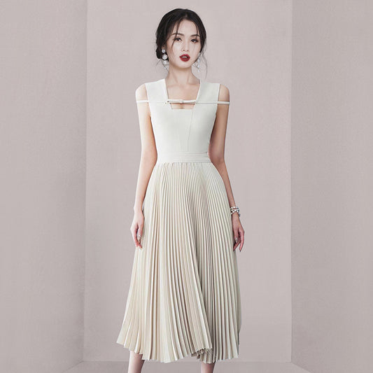 CM-DY011900 Women Elegant European Style Square Collar Sleeveless Pleated Midi Dress